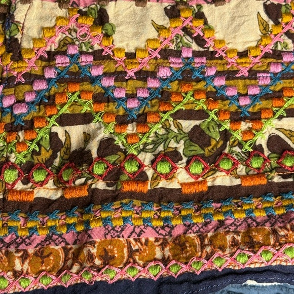 Holding Horses Anthropologie Navy Embroidered Boho Western Top Size 12 - Picture 10 of 14